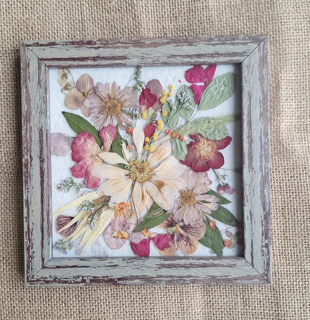 გამომშრალი მცენარეებით შექმნილი კომპოზიციები