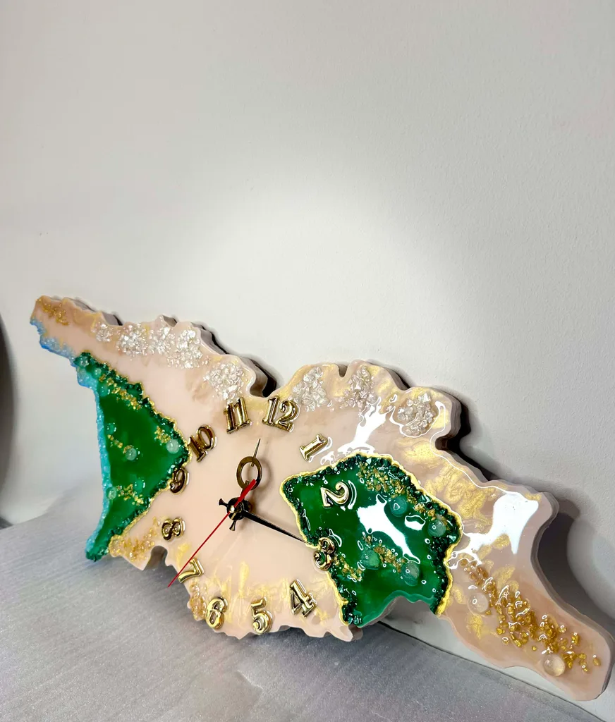 ეპოქსიდის ხელნაკეთი საათი