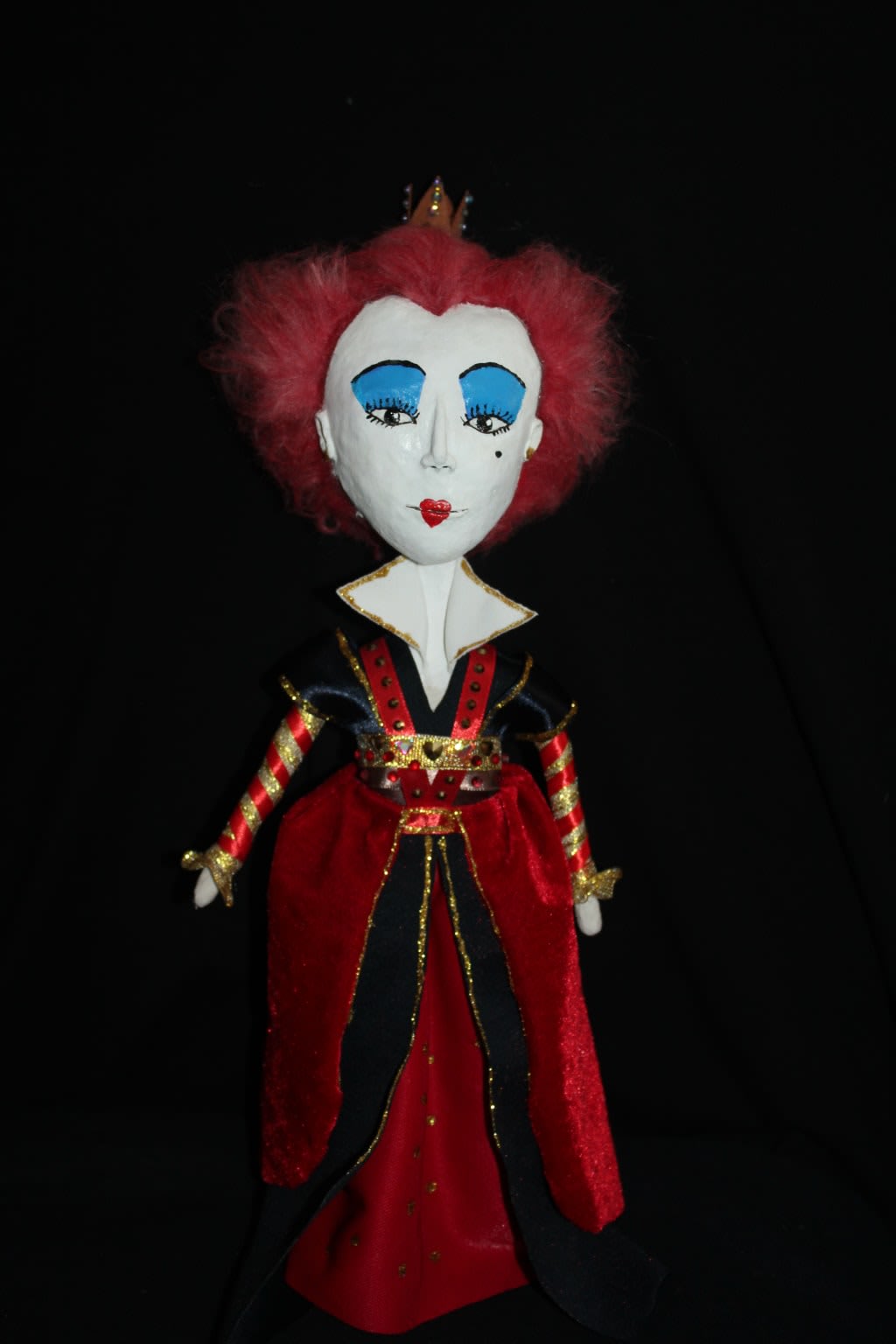 ხელნაკეთი დასადგამი თოჯინა