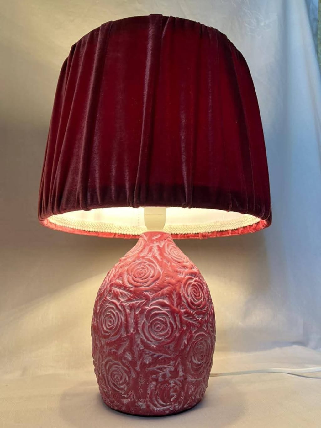 ხელნაკეთი მაგიდის სანათი