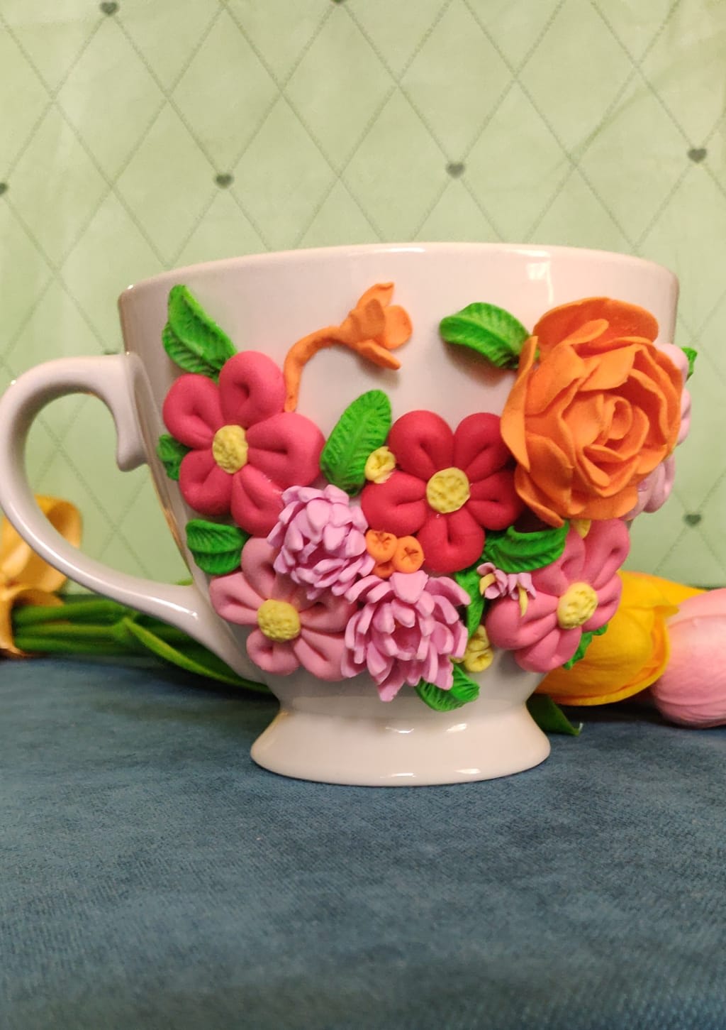 ჭიქა პოლიმერული თიხის დეკორით