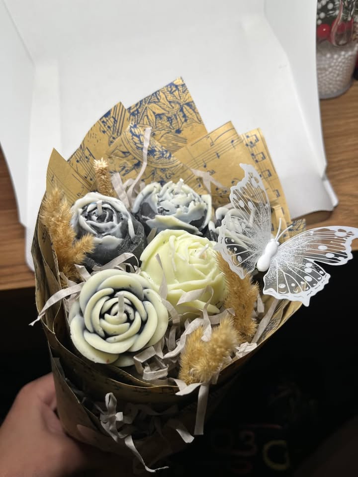 სურნელოვანი სანთლების თაიგული ვარდი